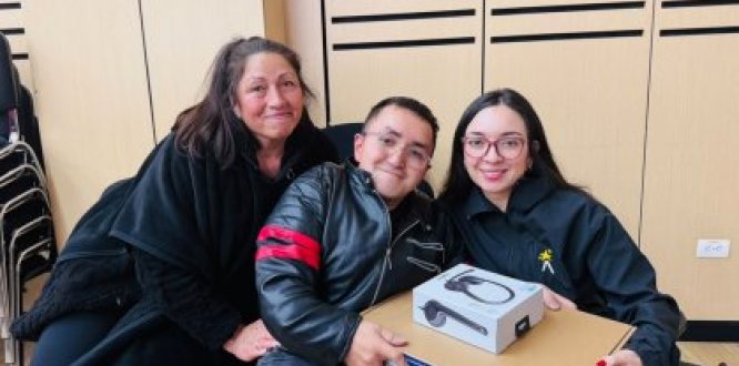 Entrega de ayudas tecnológicas a microempresarios de Usme