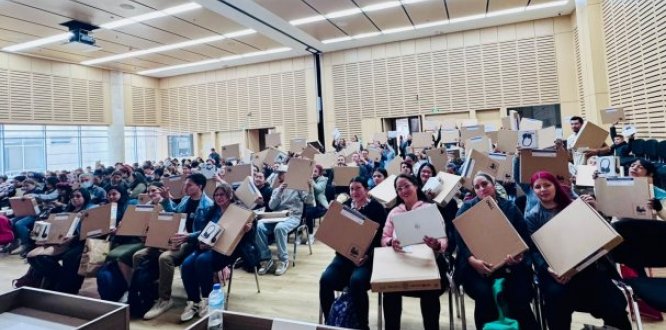404 emprendedores recibieron computadores como estímulo y fortalecimiento en Usme
