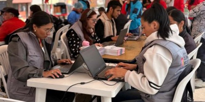 Feria de mujeres emprendedoras en el parque el Virrey