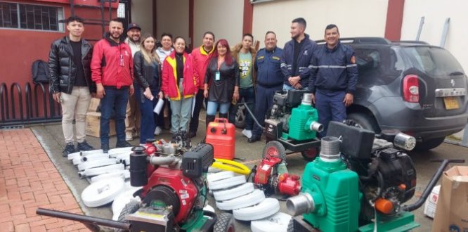 Entrega de dotación a Bomberos